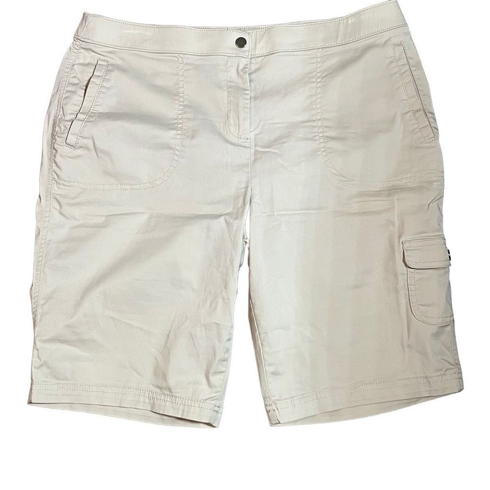 Zenergy by Chico's Women's High Rise Flat Front Cargo Shorts Khaki Beige Size 2
